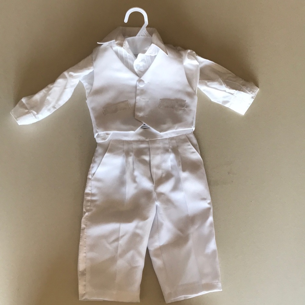 Boys 6M white suit. New